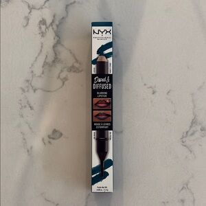 NYX Dazed & Diffused Blurring Lipstick Very Fairy